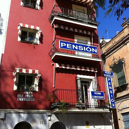 Pension Perez Montilla Sevilla Eksteriør billede